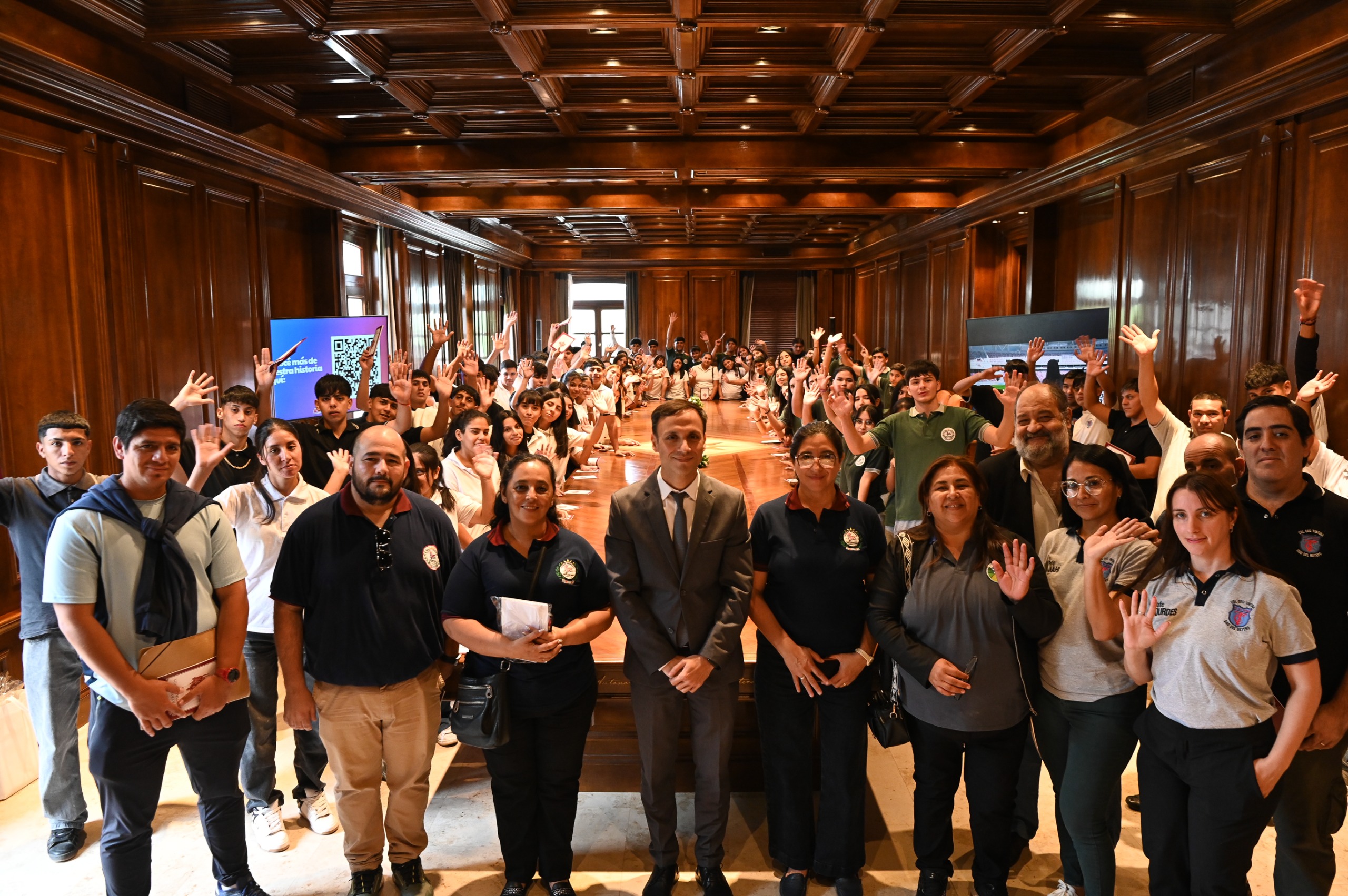 Estudiantes de Bandera, Tintina y Campo Amor visitaron Casa de Gobierno
