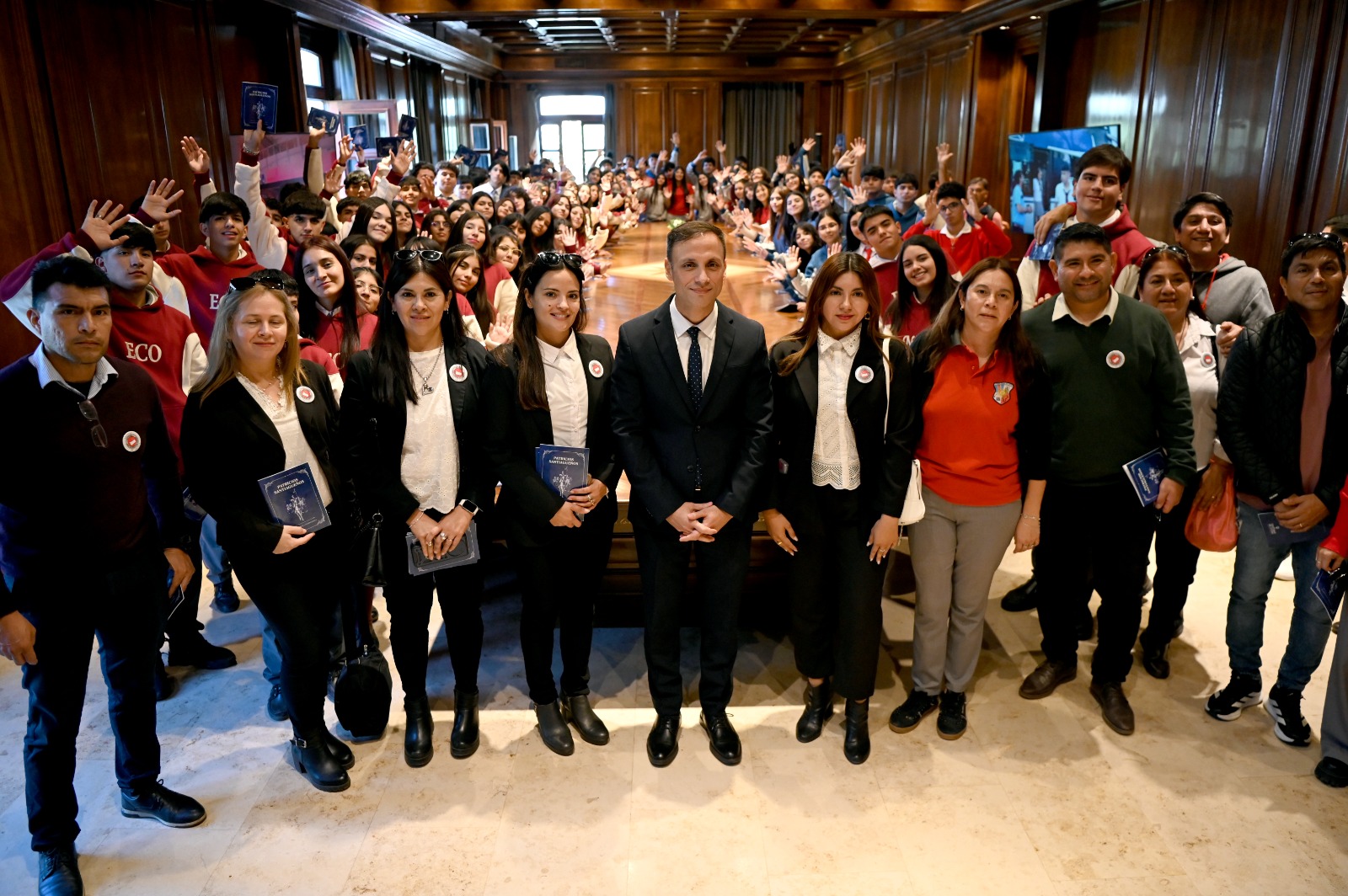 Estudiantes de Loreto y Añatuya visitaron Casa de Gobierno