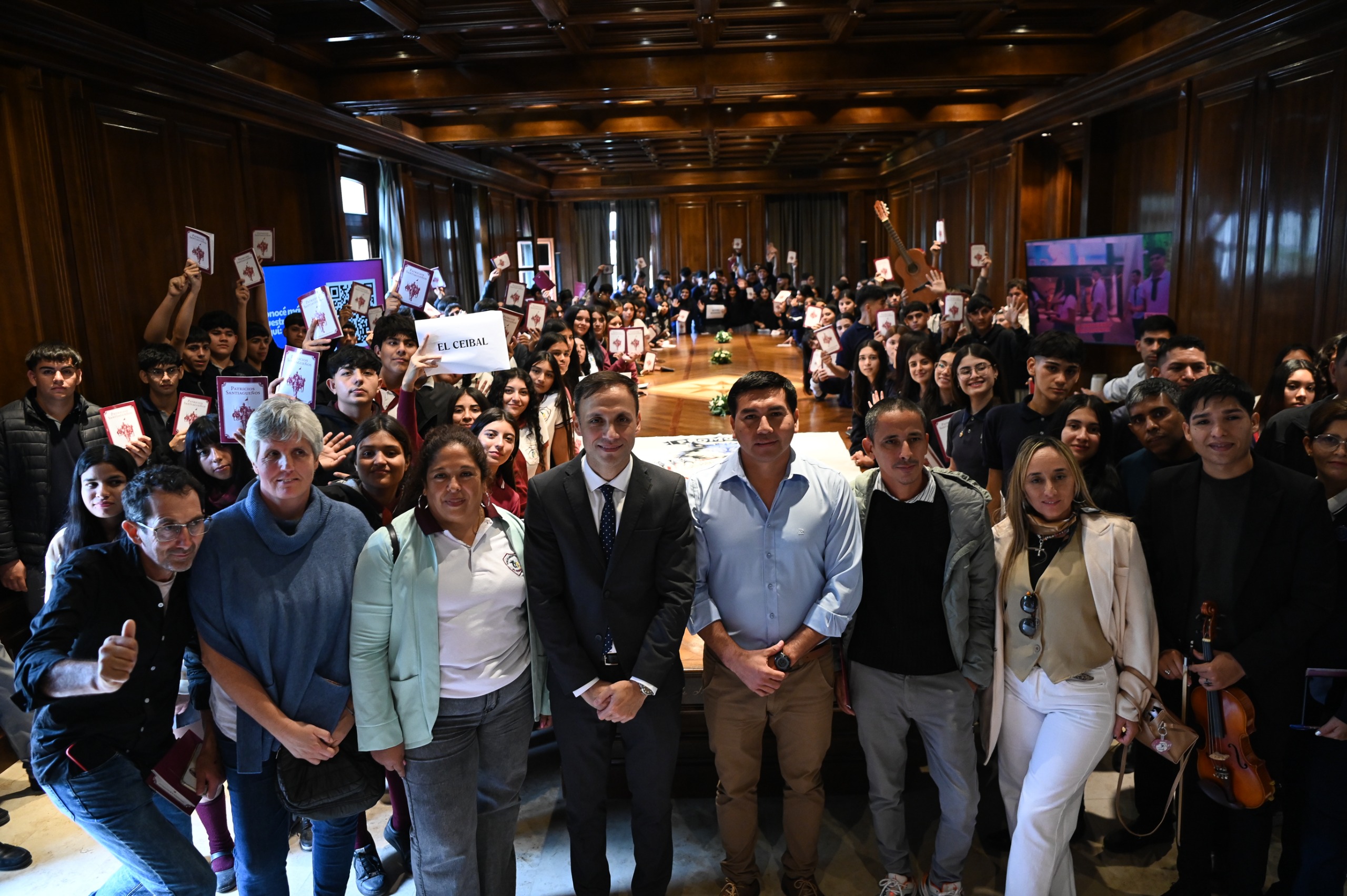 Estudiantes de El Ceibal y Monte Quemado visitaron Casa de Gobierno