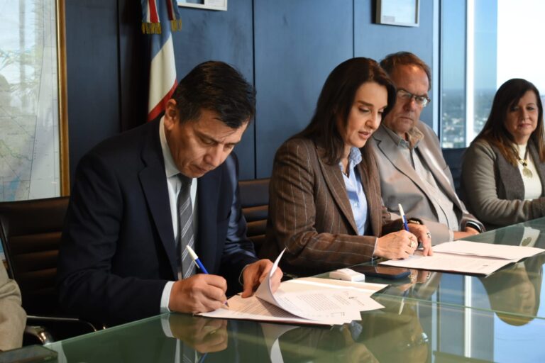 Educación y Unse firmaron un convenio de colaboración académica para egresados y egresadas del área de Salud