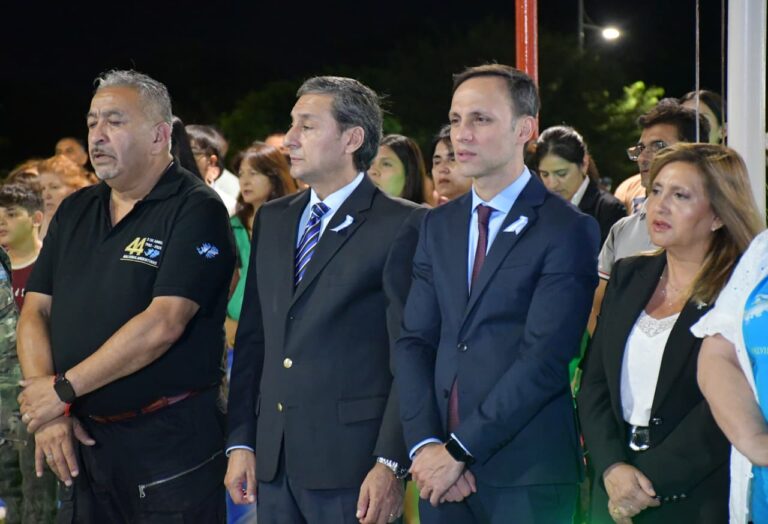 El Vicegobernador encabezó la vigilia en homenaje a los veteranos caídos en Malvinas