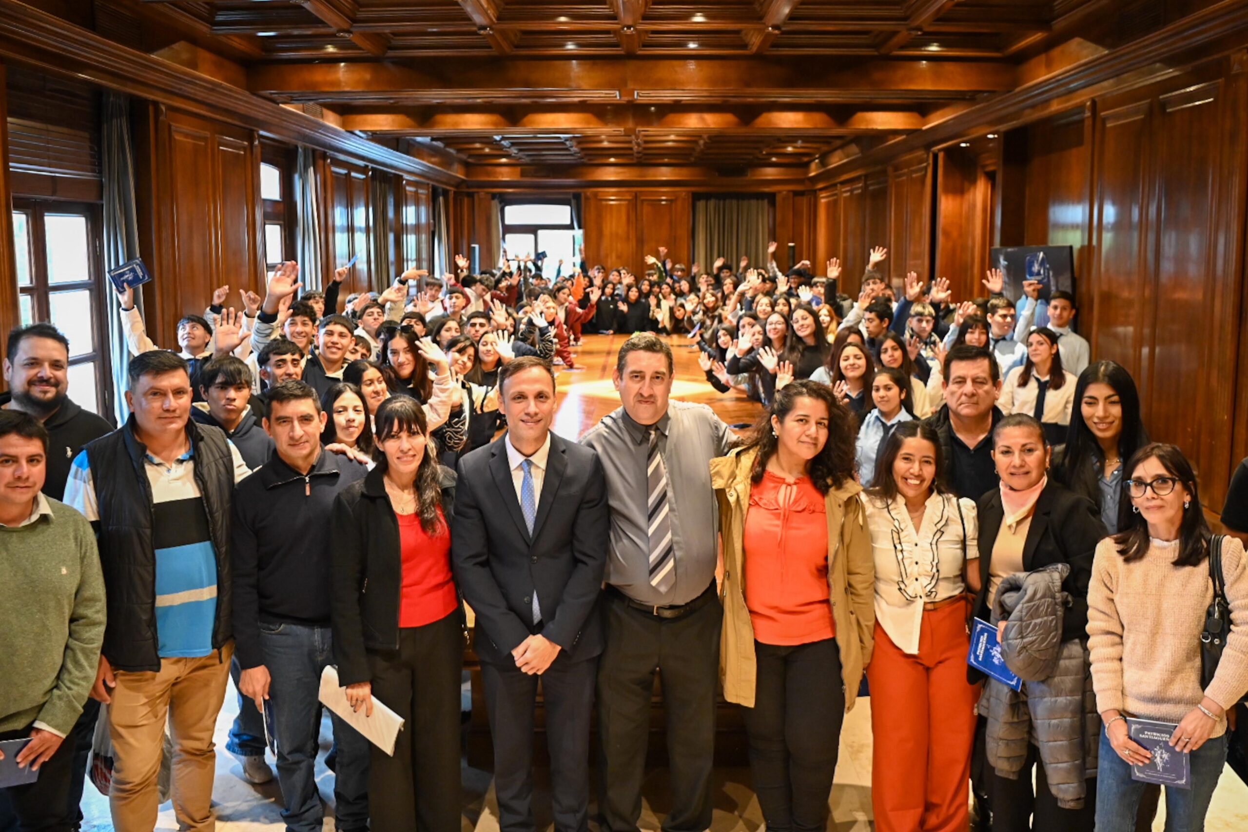 Alumnos de Robles y Figueroa visitaron Casa de Gobierno a través del programa Conociendo Mi Provincia