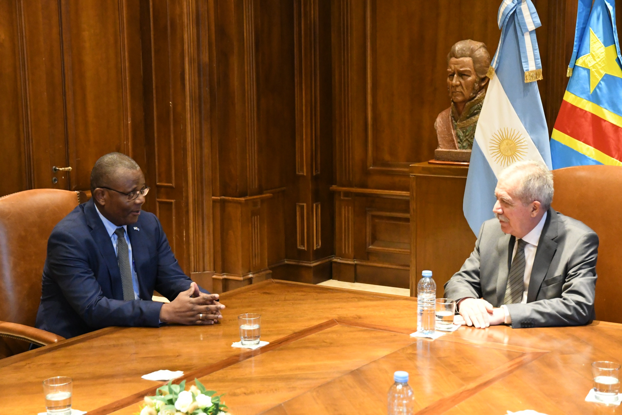 El gobernador Elías Suárez recibió al embajador de la República Democrática del Congo en Argentina