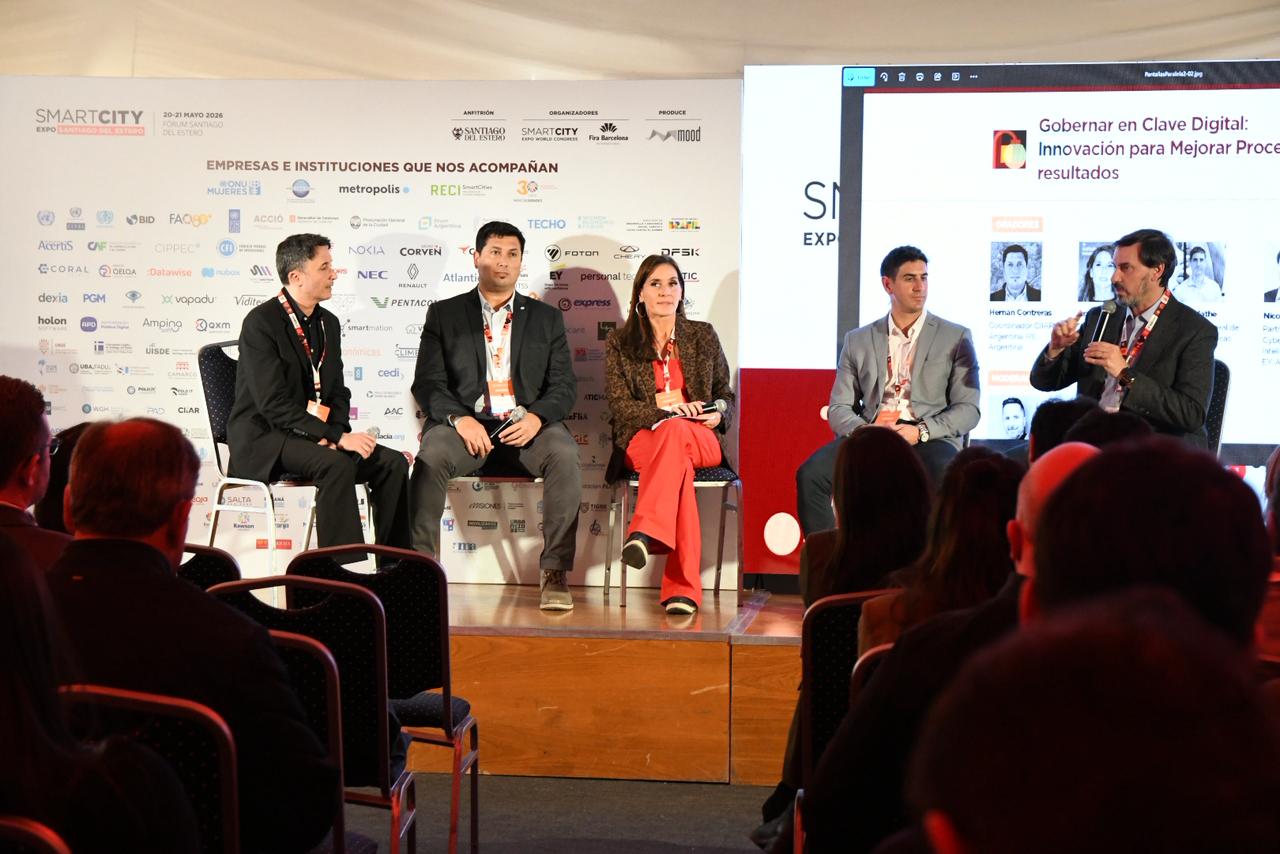 Gobernar en clave digital : expertos debatieron sobre  innovación y tecnología