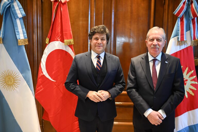 En una visita protocolar en Casa de Gobierno el gobernador Elías Suárez recibió al embajador de la República de Turquía