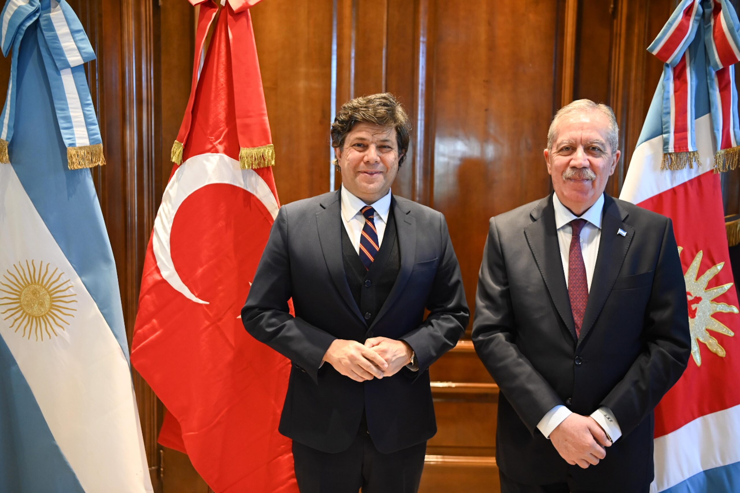 En una visita protocolar en Casa de Gobierno el gobernador Elías Suárez recibió al embajador de la República de Turquía