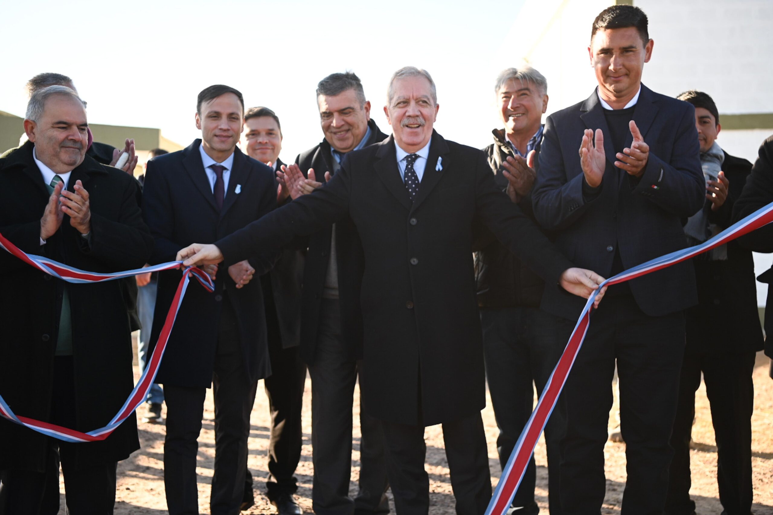 Elías Suárez inauguró una planta potabilizadora de agua en Vaca Human y entregó viviendas sociales