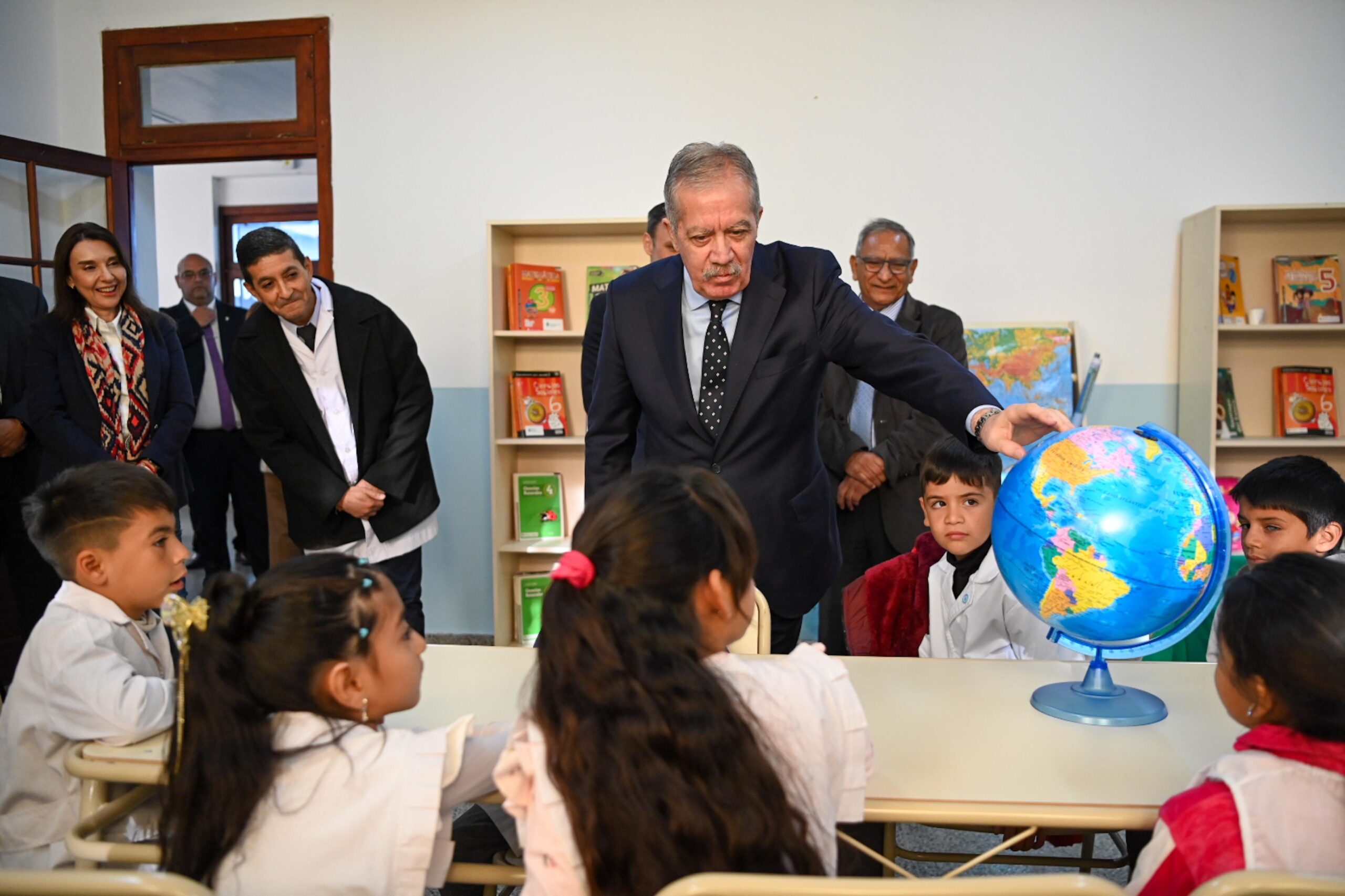 El Gobernador inauguró obras en la Escuela N° 490 y en el Jardín de Infantes Anexo de Puesto Suárez