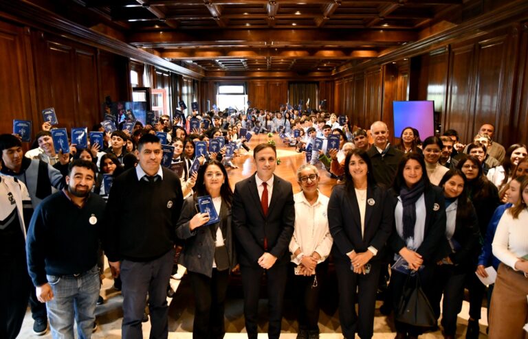 Estudiantes de los departamentos Loreto, Aguirre y Mitre conocieron Casa de Gobierno