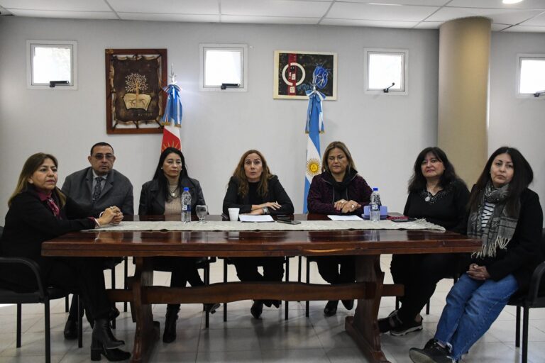 Convocan a docentes a ratificar preinscripciones para el concurso de oposición de cargos directivos