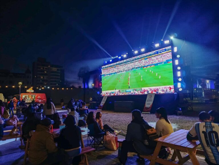 La pasión mundialista se vivió con un gran fan zone en la explanada del Fórum