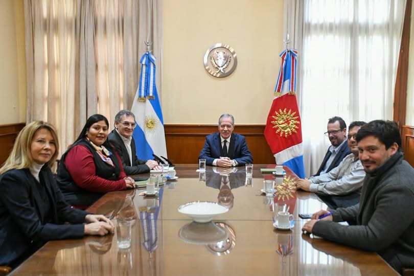 El Gobernador Suárez recibió a autoridades del Instituto Nacional de Asuntos Indigenas
