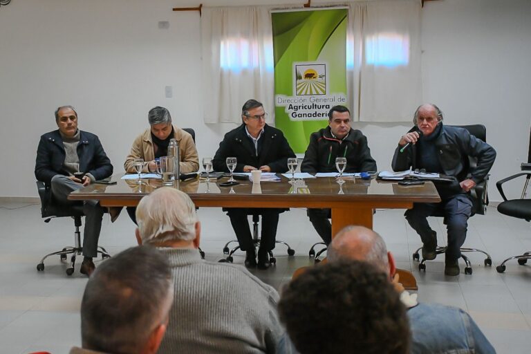 Autoridades de Producción se reunieron con miembros de Coprosa en el Vivero San Carlos