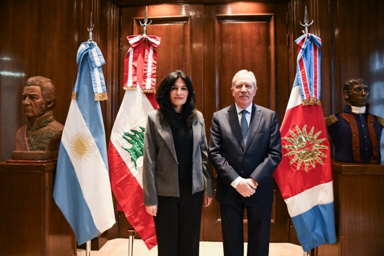 El gobernador Elías Suárez recibió la visita de la embajadora de la República Libanesa