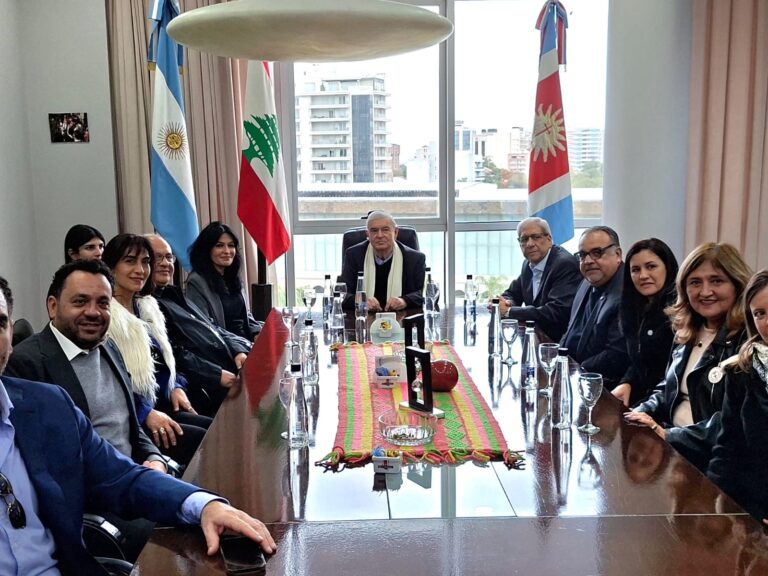 La embajadora del Líbano en Argentina Sonia  Abou-Azar visitó la Legislatura provincial