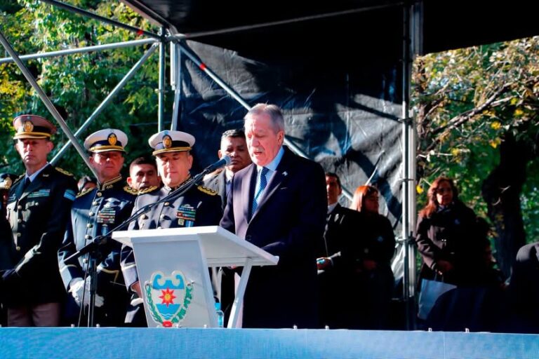 Elías Suárez acompañó los actos por el 210° aniversario de la Independencia Argentina