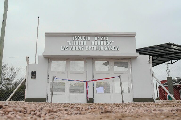 Modernas aulas, conectividad y nuevos espacios: así son las obras educativas inauguradas en el departamento Banda