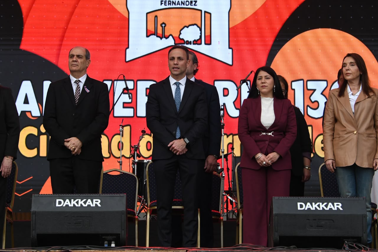 Fernández celebro sus 136 ° años de vida instucional