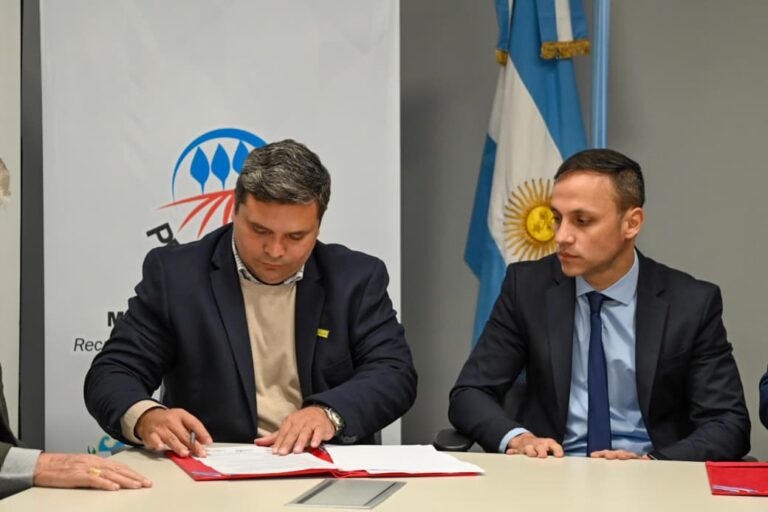 El Gobierno provincial firmó un convenio con el Colegio de Ingenieros Agrónomos para fortalecer las Agencias de Desarrollo Territorial