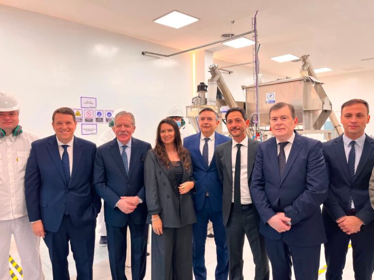 Suárez participó de las inauguración de la nueva planta industrial de Labofarma S.A en La Banda