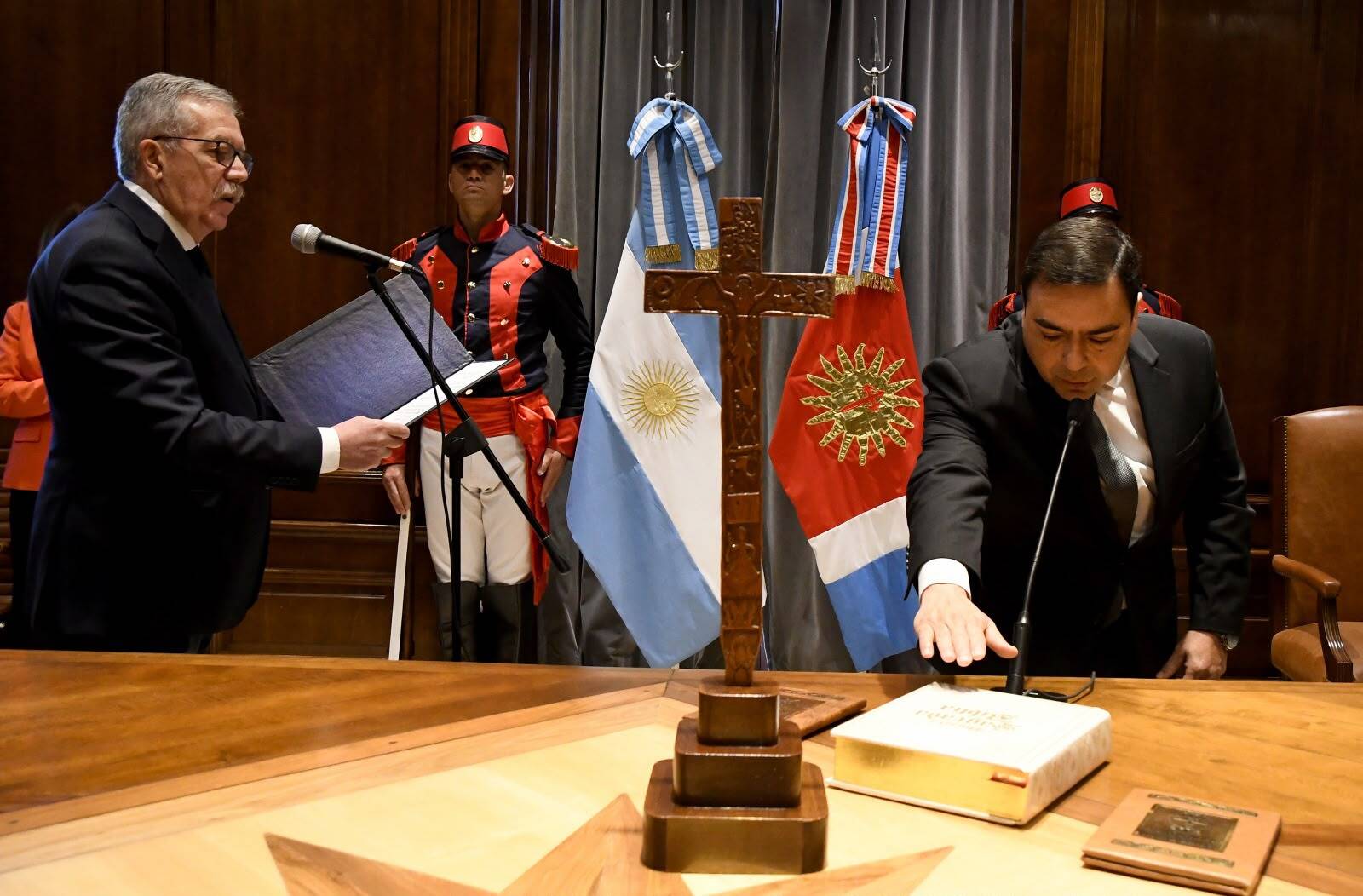 El gobernador Elias Suarez tomó juramento al nuevo ministro de Economía CPN Jorge Gustavo Murad