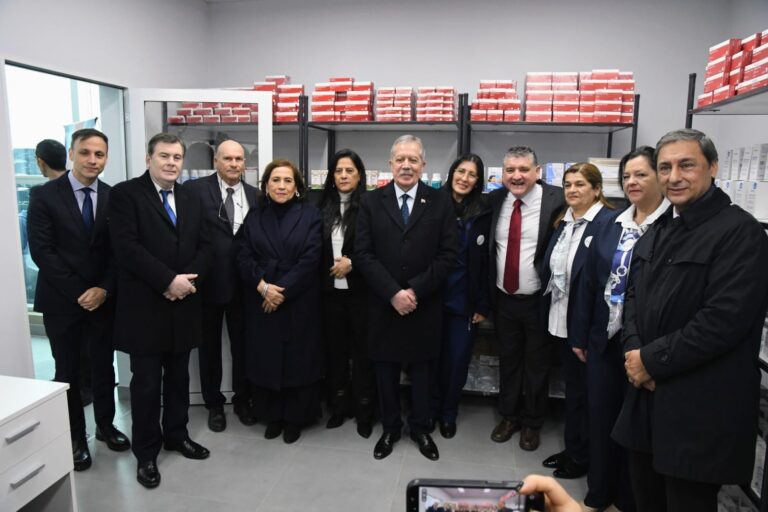 El Gobernador Elías Suárez inauguró el renovado edificio del Hospital de Beltrán y entrego viviendas sociales