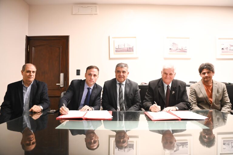 El Gobierno Provincial y el Consejo Profesional de Ingeniería firmaron un convenio para el relevamiento y mejora de la red vial rural