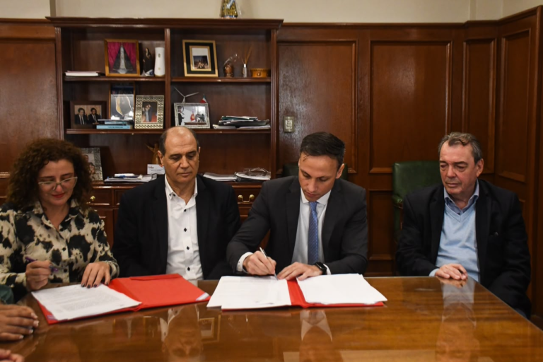 La Provincia y el Colegio de Profesionales de Trabajo Social firmaron un convenio para fortalecer la prevención ante el riesgo hídrico en comunidades rurales
