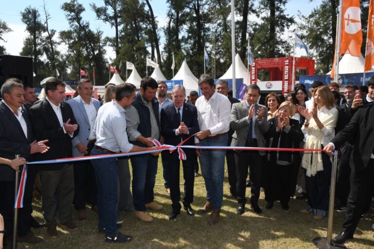 Elia Suárez participó de la apertura oficial de la 19ª ExpoBra y firmó convenios para potenciar la trazabilidad ganadera