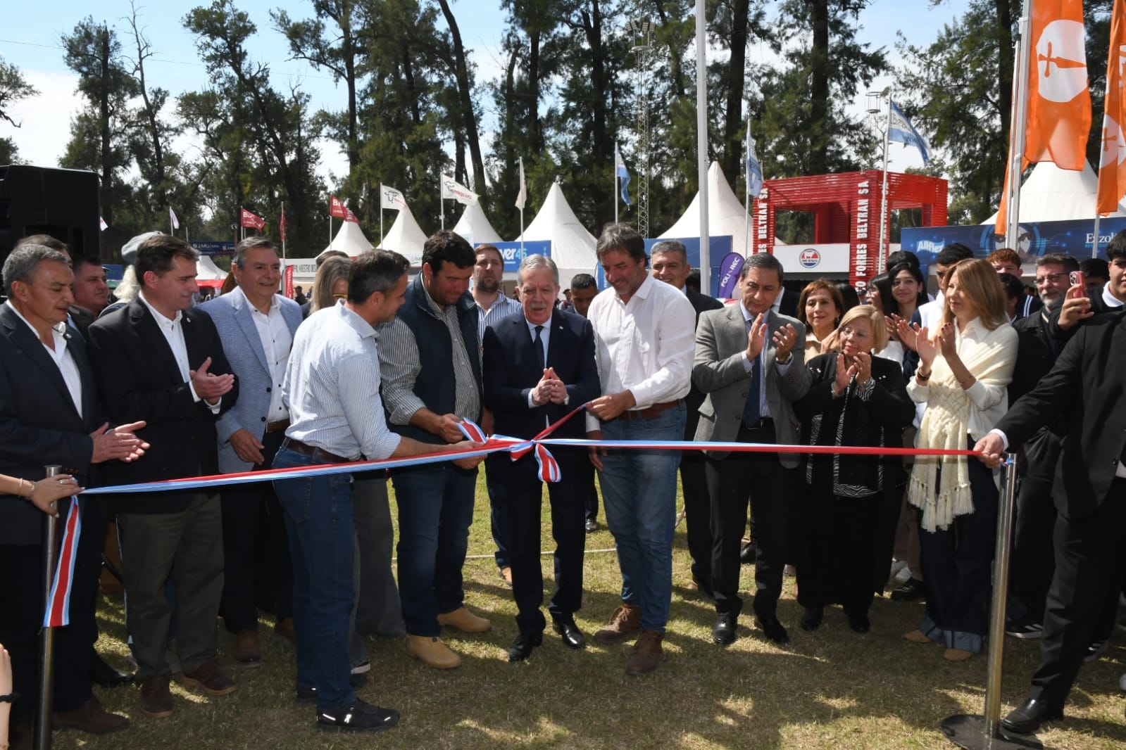 Elia Suárez participó de la apertura oficial de la 19ª ExpoBra y firmó convenios para potenciar la trazabilidad ganadera