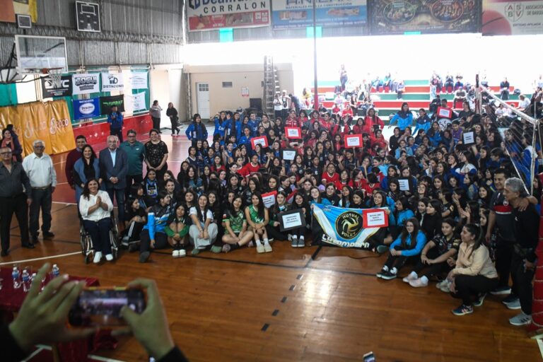 Con más de 300 jugadoras de todo el NOA se puso en Marcha el Torneo Regional Sub 14 de Vóley Femenino