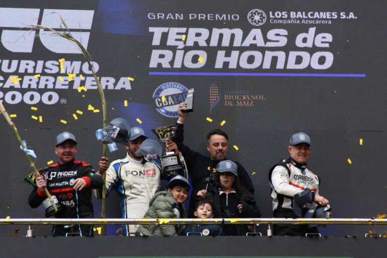 El Autódromo de Las Termas de Río Hondo vivió un fin de semana a pura velocidad con el Turismo Pista y el Turismo Carretera 2000