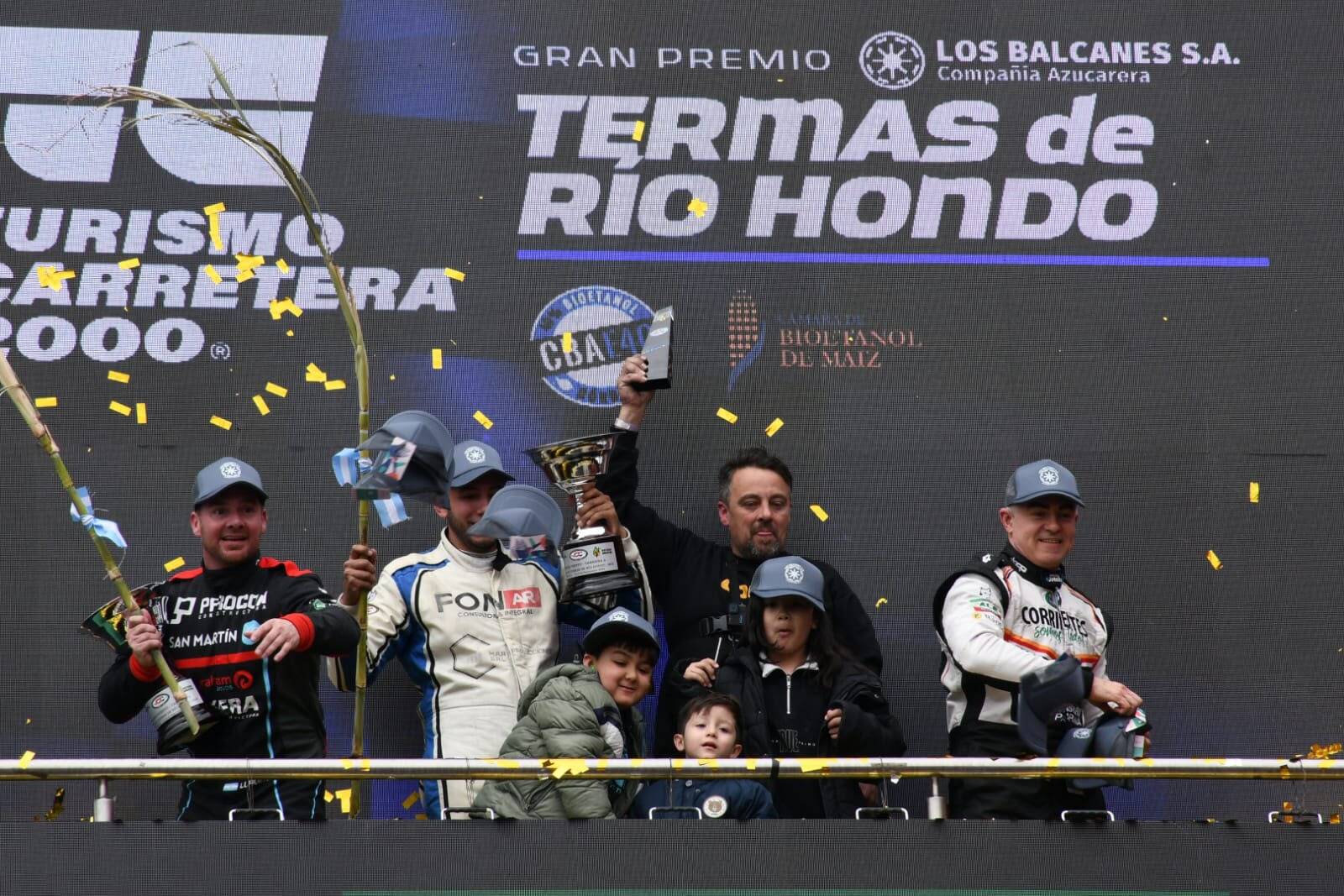 El Autódromo de Las Termas de Río Hondo vivió un fin de semana a pura velocidad con el Turismo Pista y el Turismo Carretera 2000
