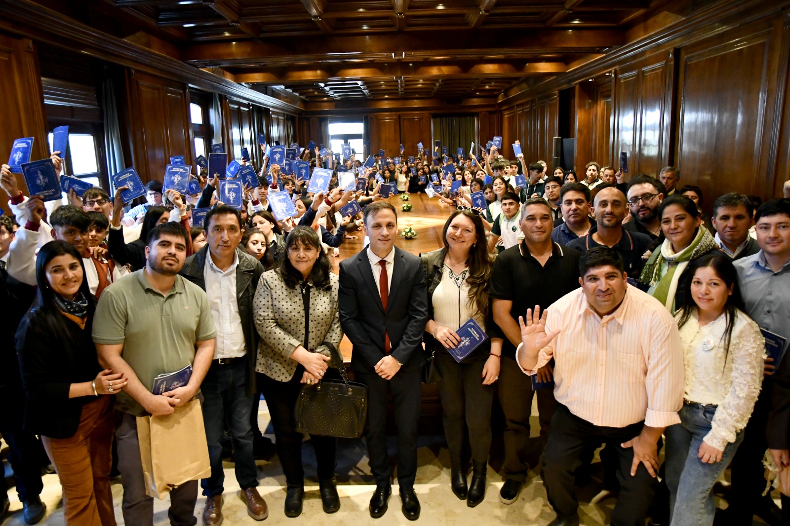 Alumnos de los departamentos Río Hondo, Salavina, Figueroa y Robles visitaron Casa de Gobierno