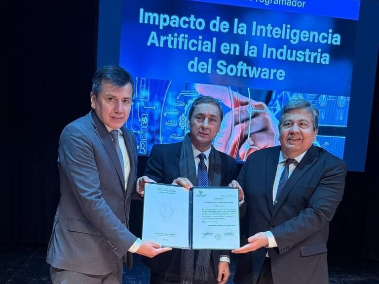 El Vicegobernador formó parte de la Jornada organizada por el Día del Programador en la Unse