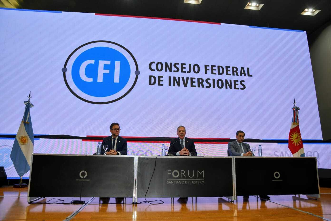 Elías Suárez realizó la entrega formal de las primeras líneas de financiamiento del CFI