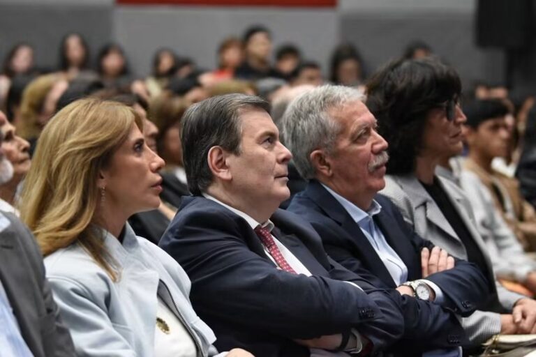 Felipe Pigna estuvo en la 16ª Feria del Libro