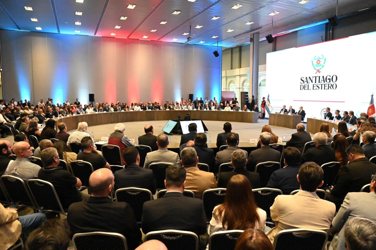El&iacute;as Su&aacute;rez impulsa un plan estrat&eacute;gico con eje en la producci&oacute;n