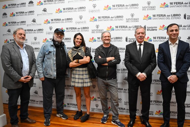 El gobernador Elías Suárez entregó reconocimientos a Pedro Saborido, Soledad Barruti y Darío Sztajnszrajber en la segunda jornada de la Feria del Libro