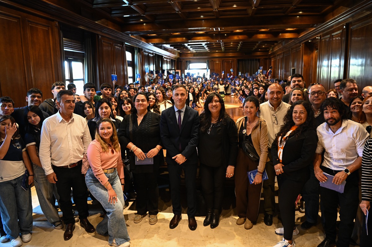 El Jefe de Gabinete Víctor Araujo recibió a estudiantes de distintos departamentos de la Provincia