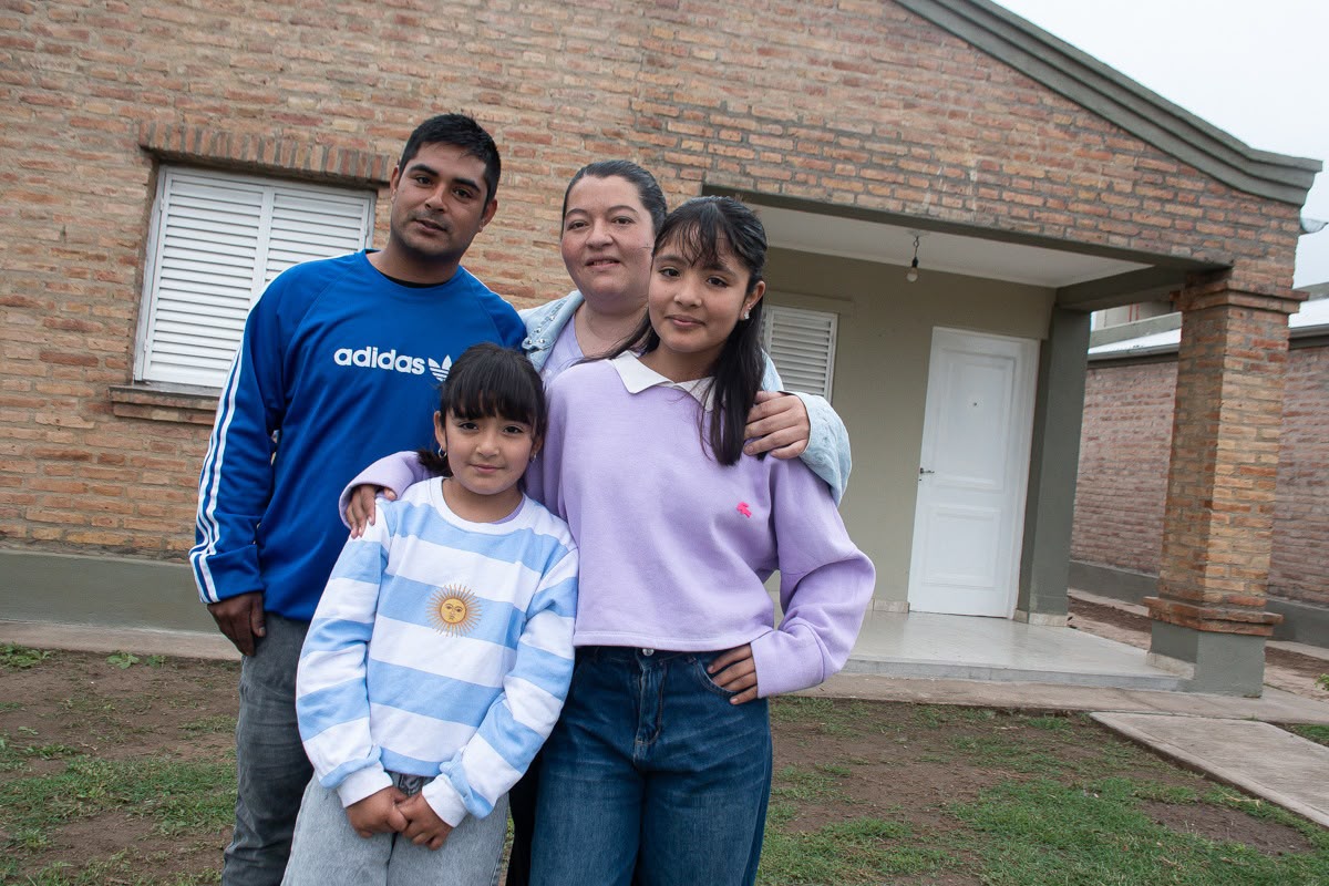 El IPVU entregó viviendas a 20 familias en la localidad de Mansupa
