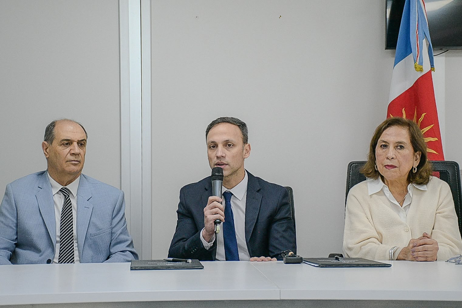 La provincia y el Consejo Médico firmaron un protocolo de asistencia técnica para fortalecer la formación quirúrgica de profesionales de la salud