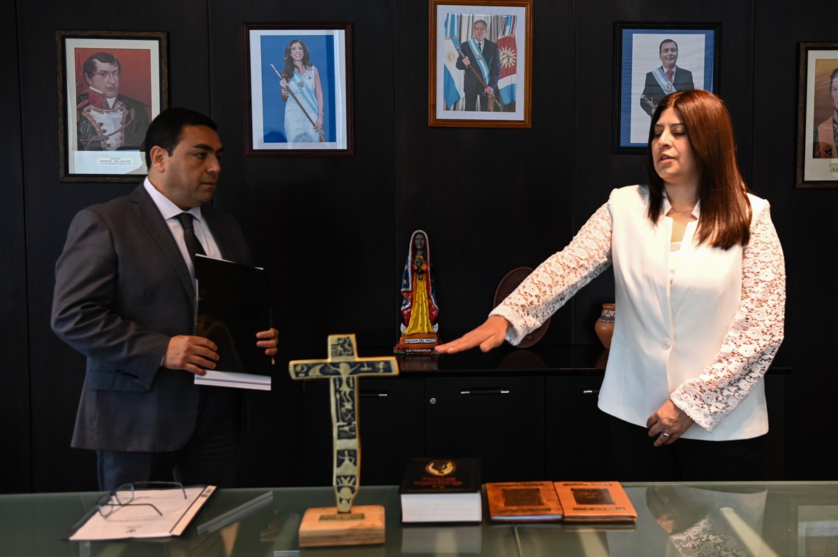 El Ministro de Economía Jorge Murad tomó juramento a la Nueva Tesorera General de la Provincia