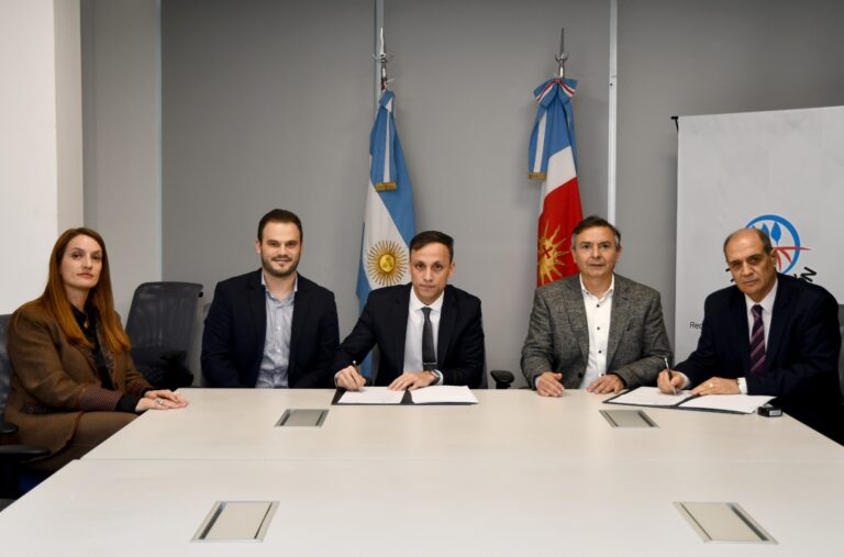 La Provincia firmó un convenio con el Colegio de Graduados en Ciencias Forestales para fortalecer la gestión ambiental y restaurar bosque nativos